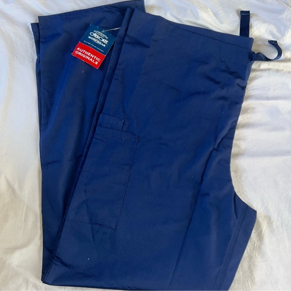 NWT. Cherokee Unisex Navy Blue Scrub pants in Tall. Size LT